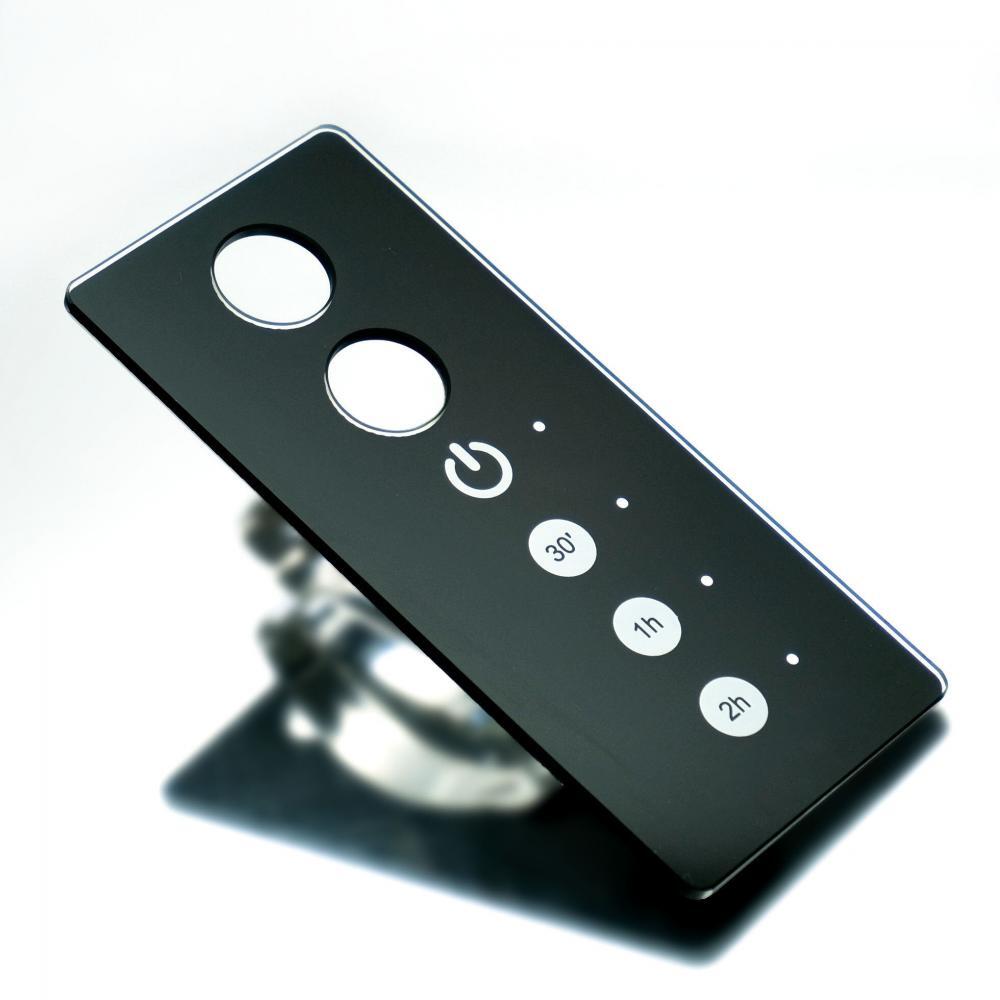 Glas Frontpanel mit mehreren Bedientasten und Displayfenstern