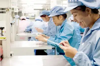 Bestückung und Montage einer kundenspezifischen Folientastatur