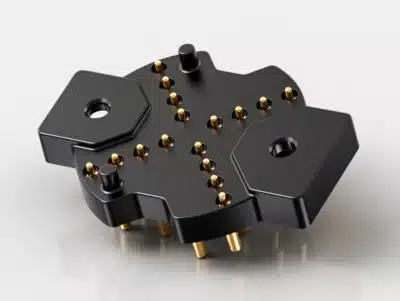 Kundenspezifischer Federkontakt-Steckverbinder für Geräteintegration