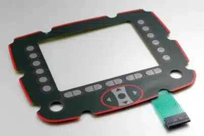 Folientastatur für Maschinensteuerung mit großem Displayfenster, Funktionstasten und Flexleiteranschluss für industrielle HMI-Bedienoberflächen