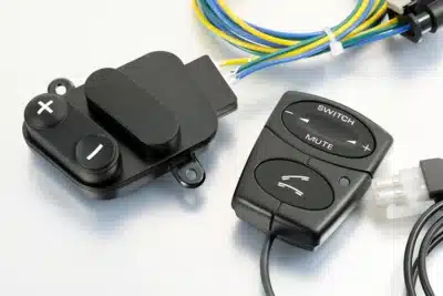 Eingabesteuerungen für Automotive Anwendungen mit integrierten Bedienelementen und Elektronik