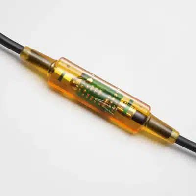 Hotmelt Moulding Kabelbaugruppe mit transparenter Umspritzung und integrierter Leiterplatte zur Abdichtung elektronischer Verbindungen