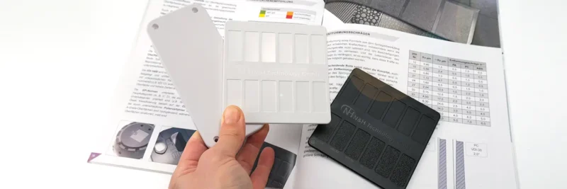 Kunststoff Musterkarte aus ABS mit VDI und SPI Oberflächen zur Bewertung von Struktur und Rauheit