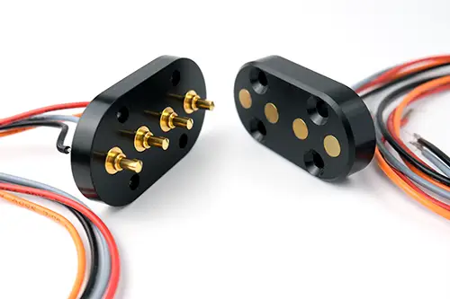 Individueller Stecker mit Federkontakten (Pogo Pins) für sichere elektrische Verbindung