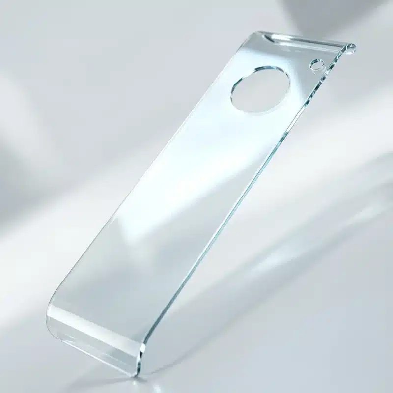 Gebogenes Coverglas mit kundenspezifischen Ausschnitten und Bohrungen