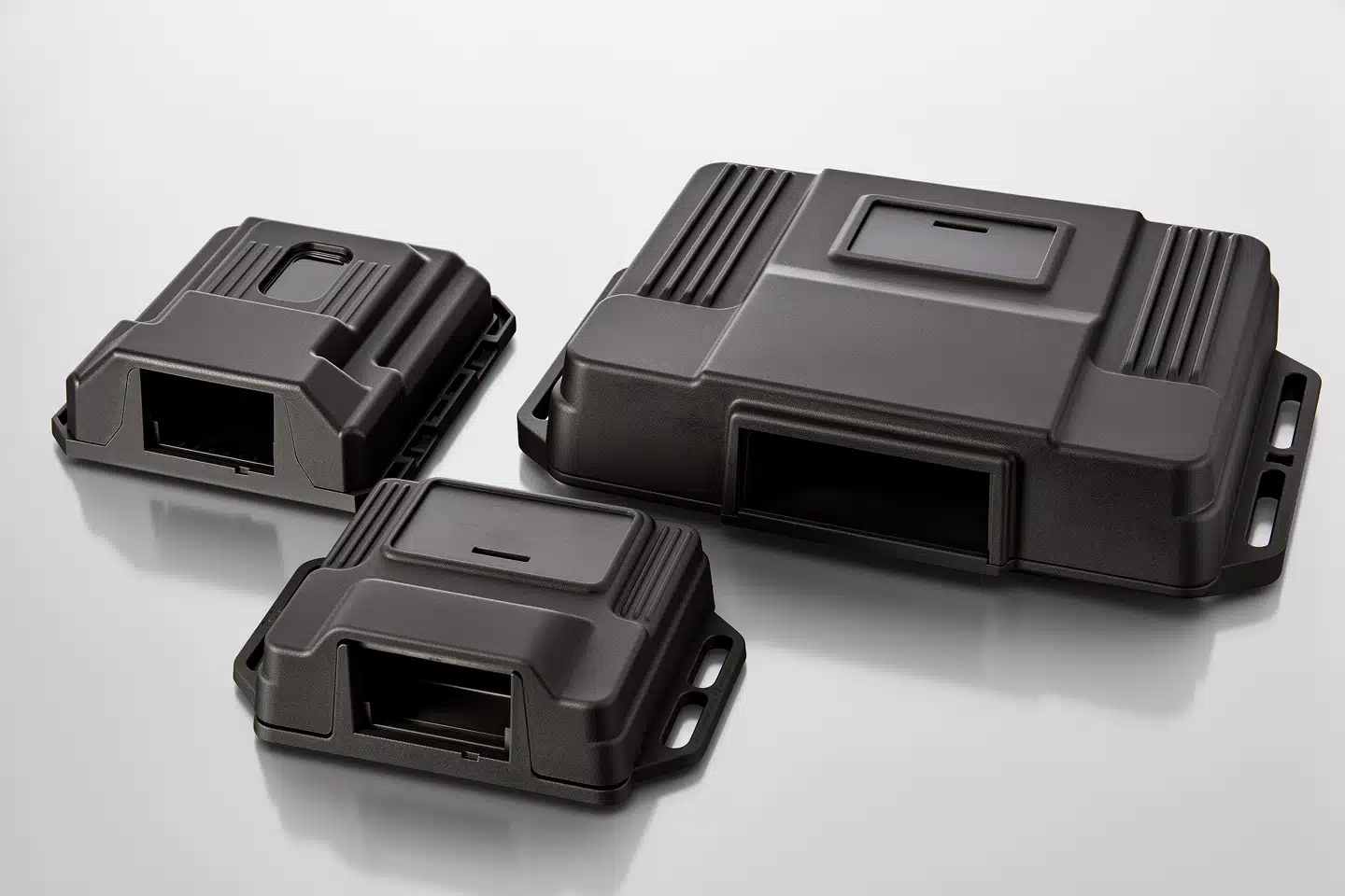 Kompakte Kunststoffgehäuse für Elektronikmodule und Industriekomponenten