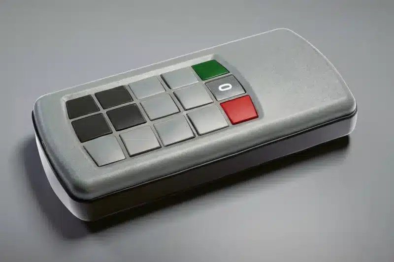 grauer Handschalter mit Silikonschaltmatte