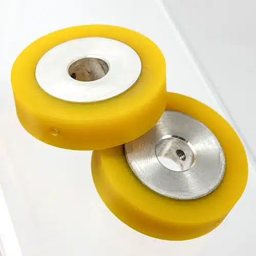 gummierte Metallrollen für Transport- und Führungssysteme